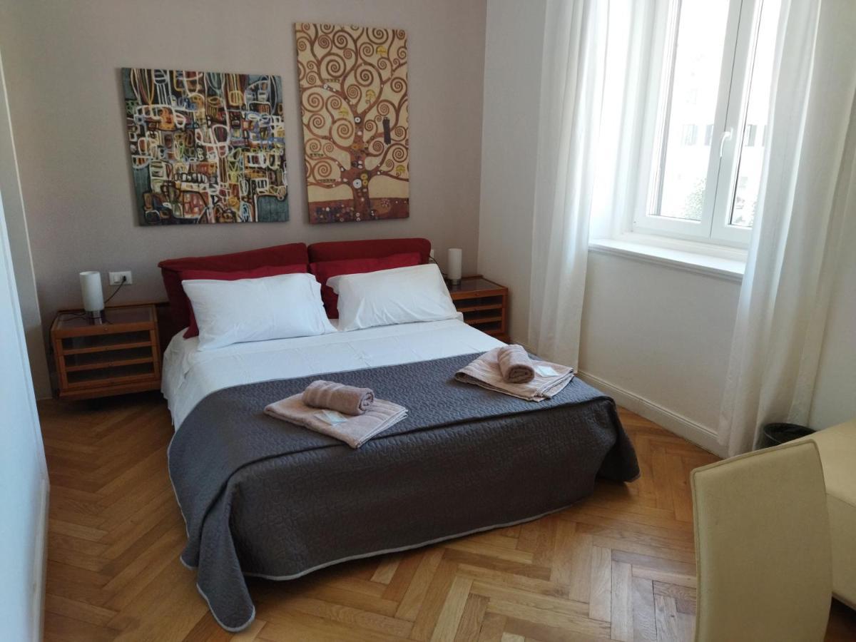 Piazza Goldoni Rooms Τεργέστη Εξωτερικό φωτογραφία